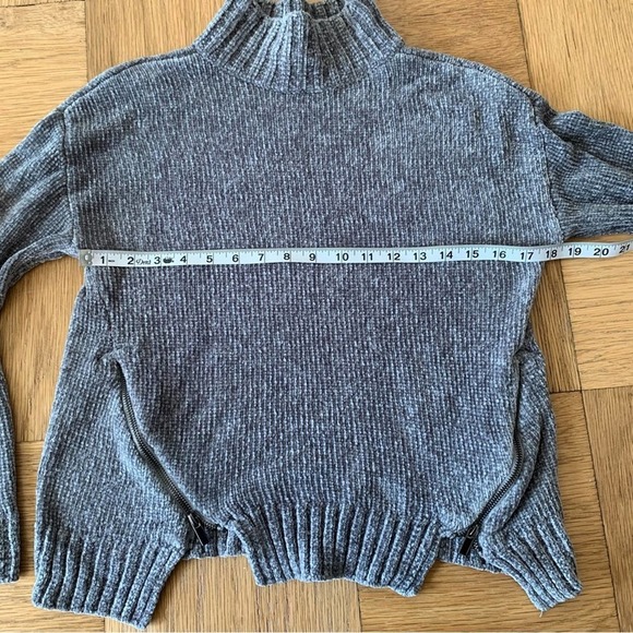 Lovers + Friends XS Delridge Chenille Sweater Zippers - Picture 6 of 8